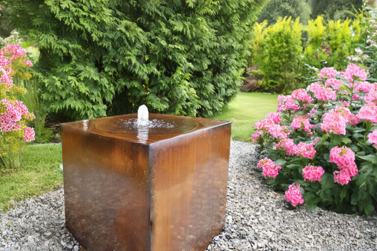 Gartenbrunnen / Wasserspiel "Le Cube" aus Cortenstahl