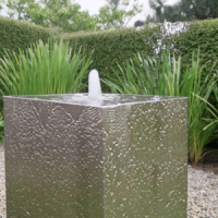 Gartenbrunnen / Wasserspiel "Le Cube" aus Edelstahl