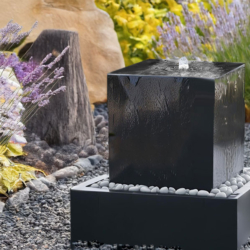 Gartenbrunnen ( farbig ) aus Aluminium "Le Cube" in Aluminiumbecken