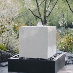 Gartenbrunnen ( farbig ) aus Aluminium "Le Cube" in Aluminiumbecken